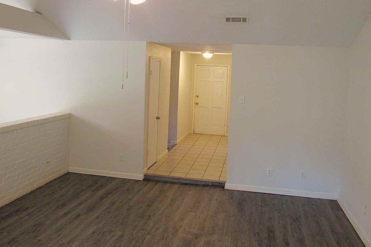 18831 Droitwich Dr - Photo 3 of 21