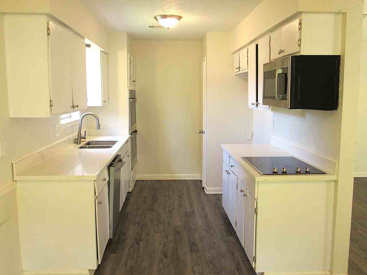 18831 Droitwich Dr - Photo 5 of 21