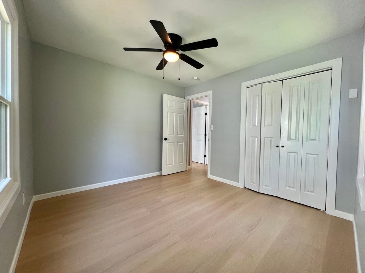 239 Se 48th St - Photo 3 of 10