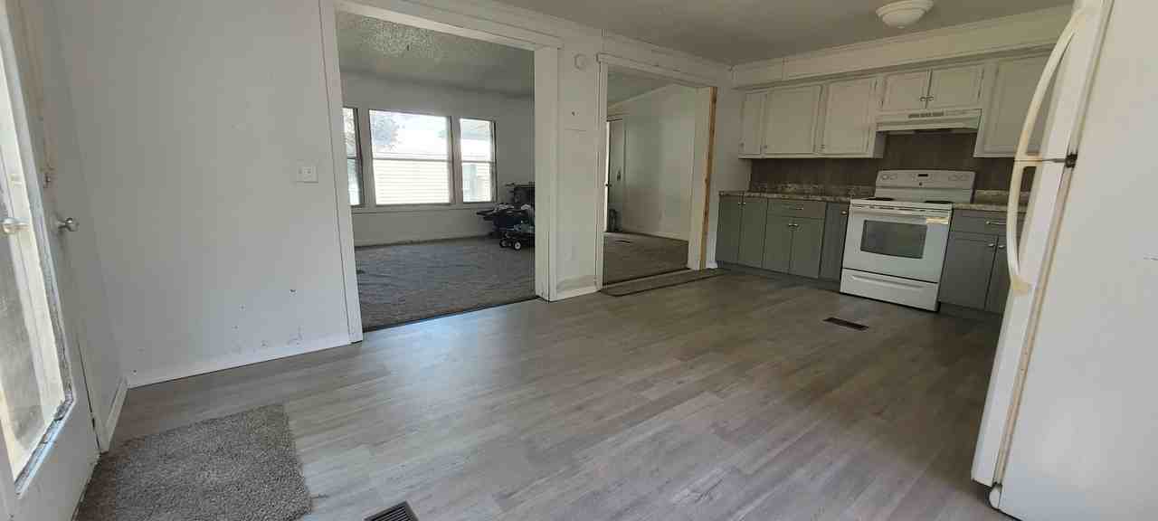 11 Laura Ct - Photo 3 of 20