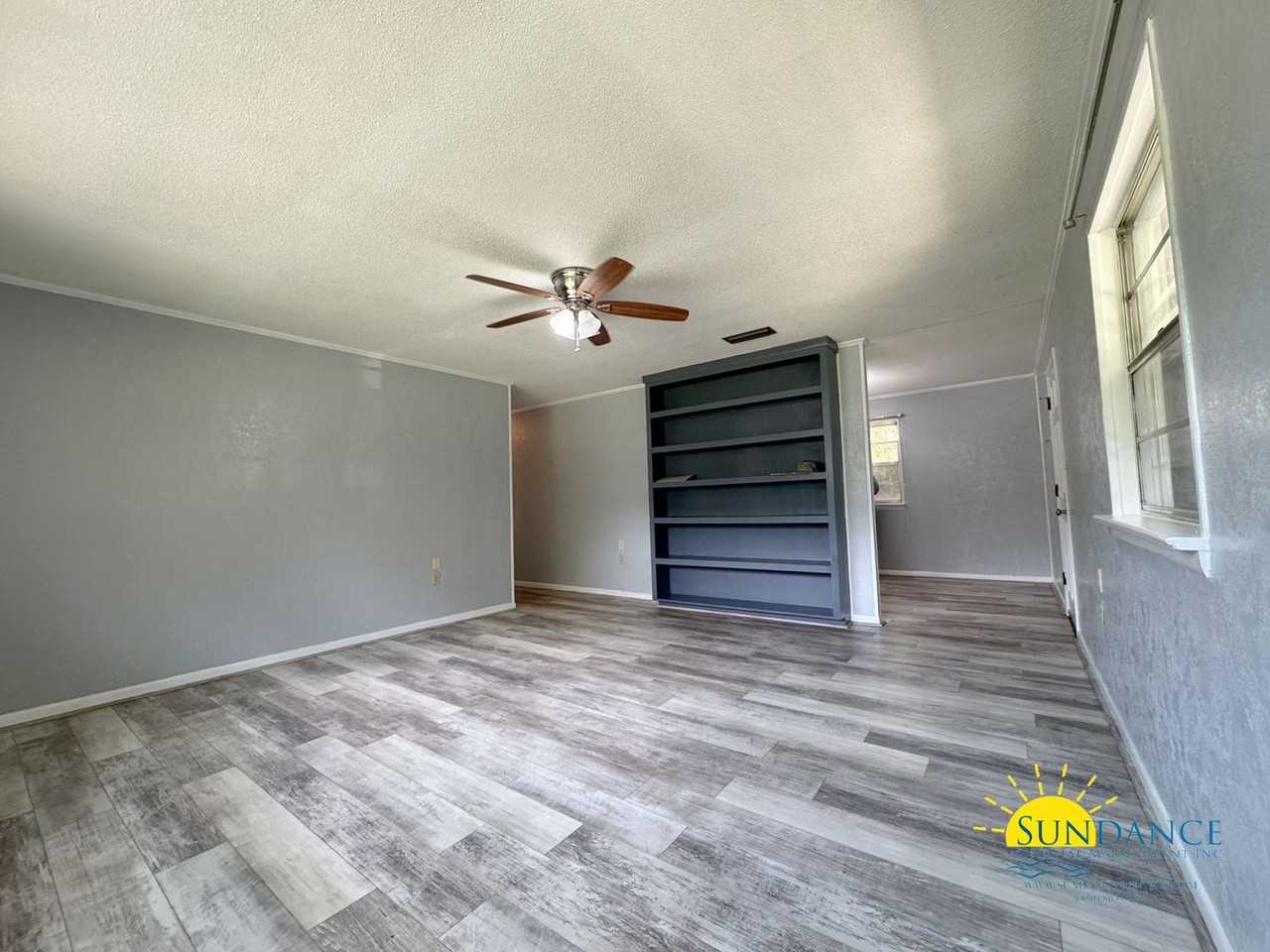 2052 Roberts Dr - Photo 2 of 19