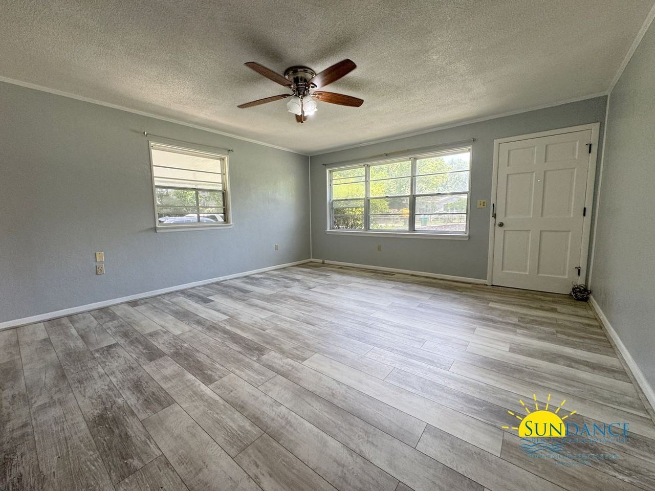 2052 Roberts Dr - Photo 4 of 19