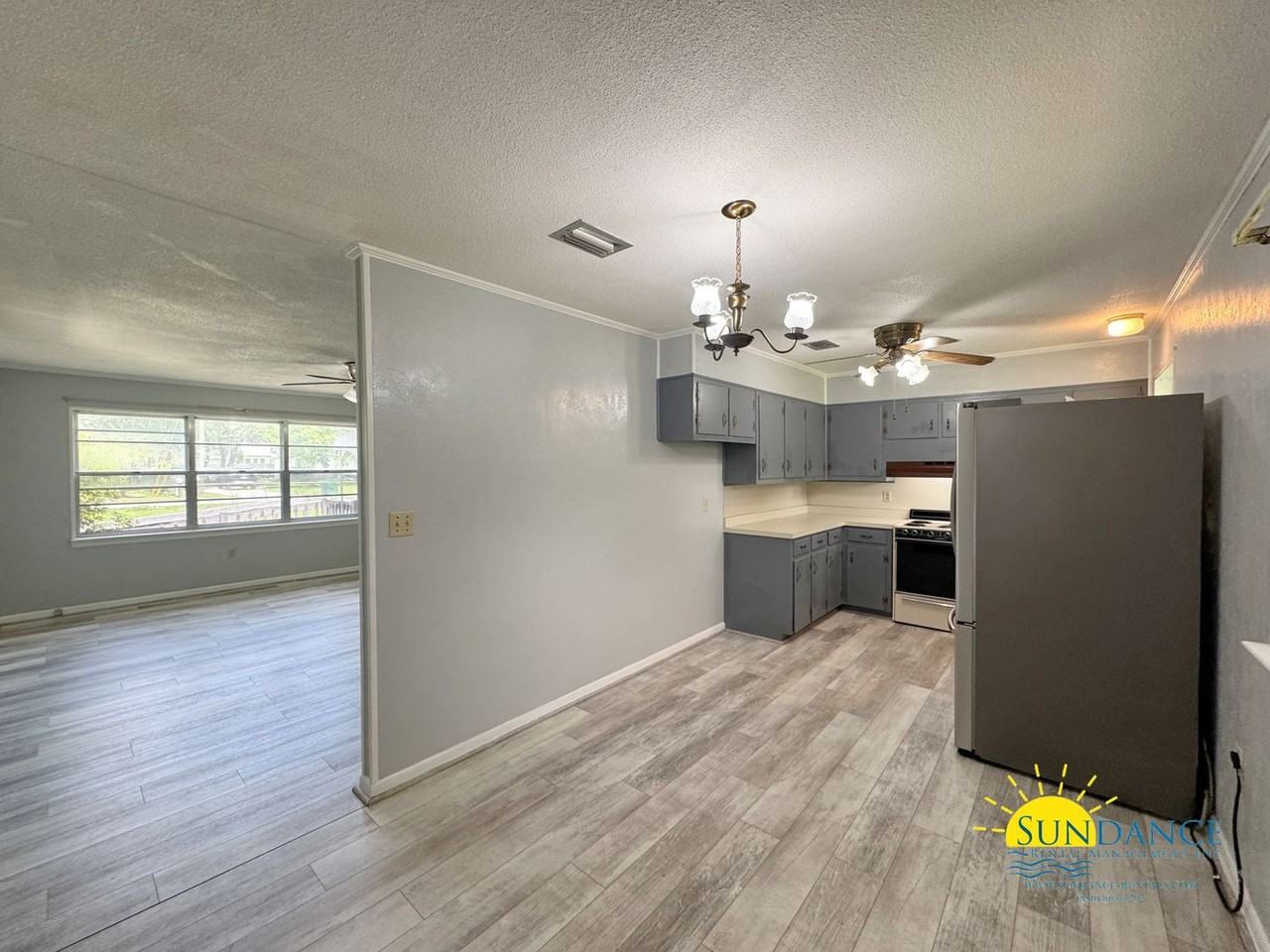 2052 Roberts Dr - Photo 5 of 19
