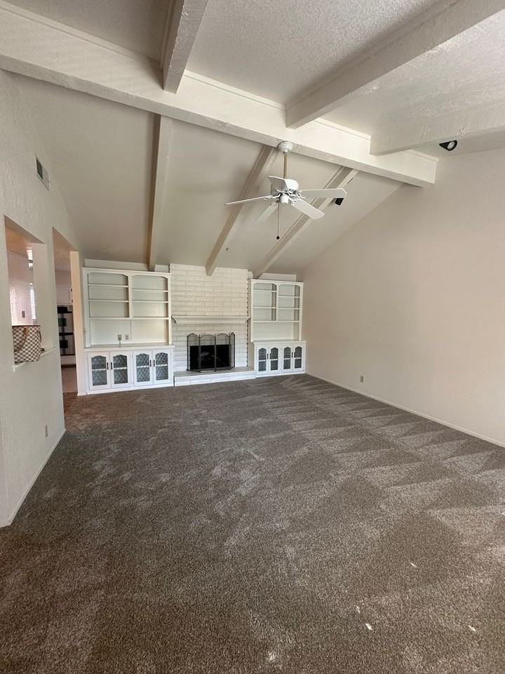 923 Greenfield Ave - Photo 5 of 36