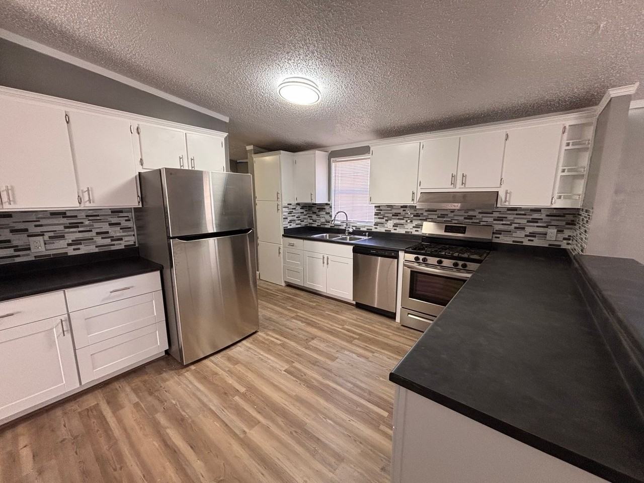 3950 White Pine Dr - Photo 2 of 10