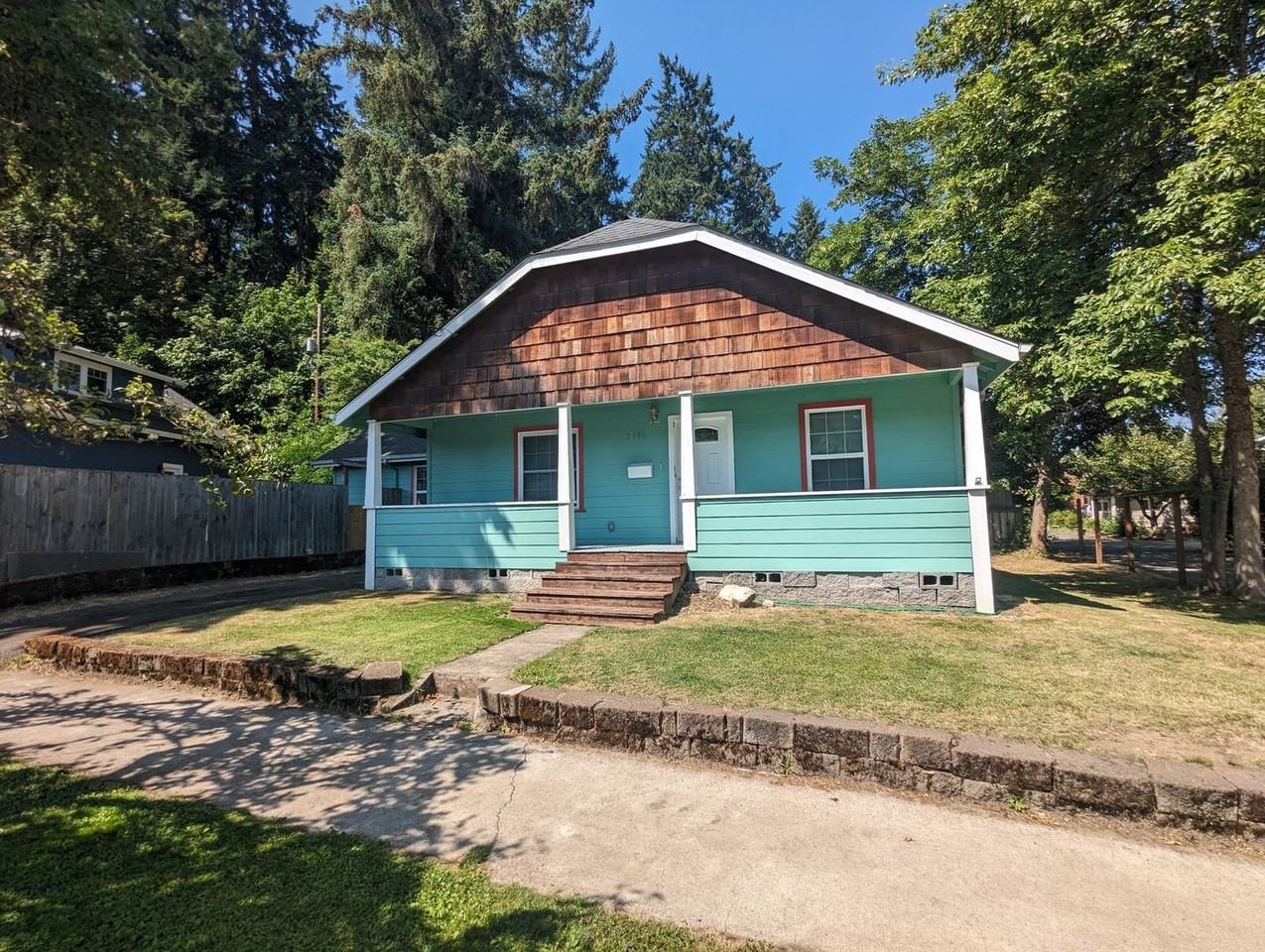 2496 Onyx St - Photo 2 of 30