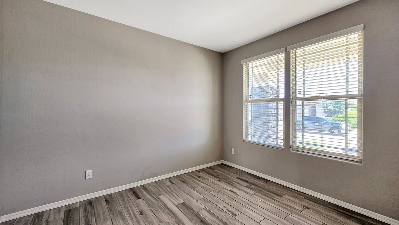 17156 W Lincoln St - Photo 4 of 42