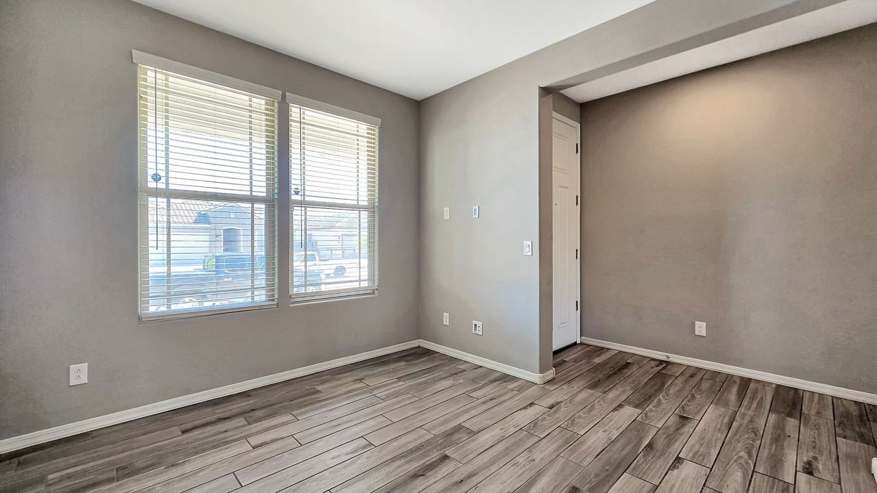 17156 W Lincoln St - Photo 5 of 42