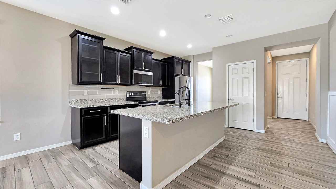 17156 W Lincoln St - Photo 6 of 42