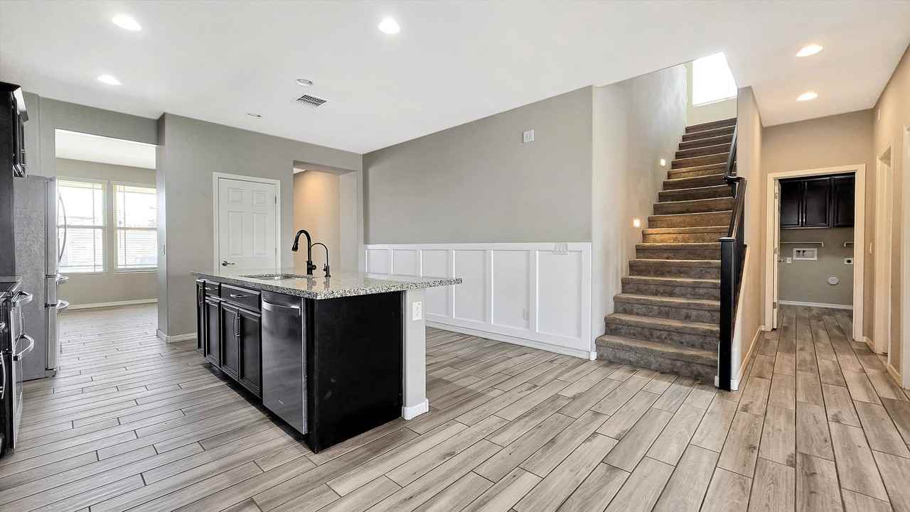 17156 W Lincoln St - Photo 7 of 42