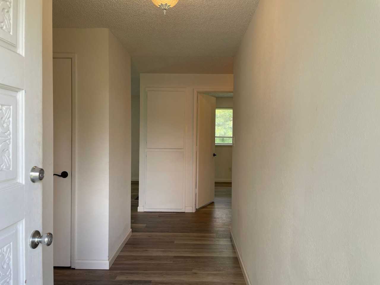 581 N Wexford Cir - Photo 3 of 25