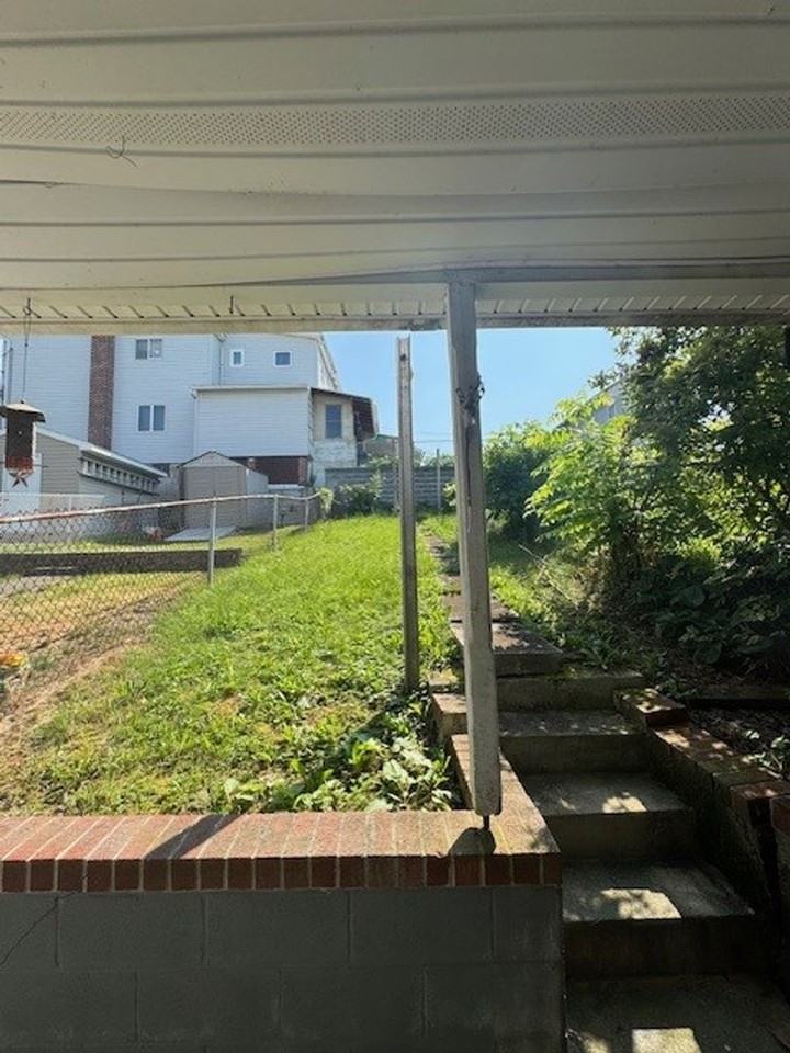 421 N Elizabeth St - Photo 2 of 10