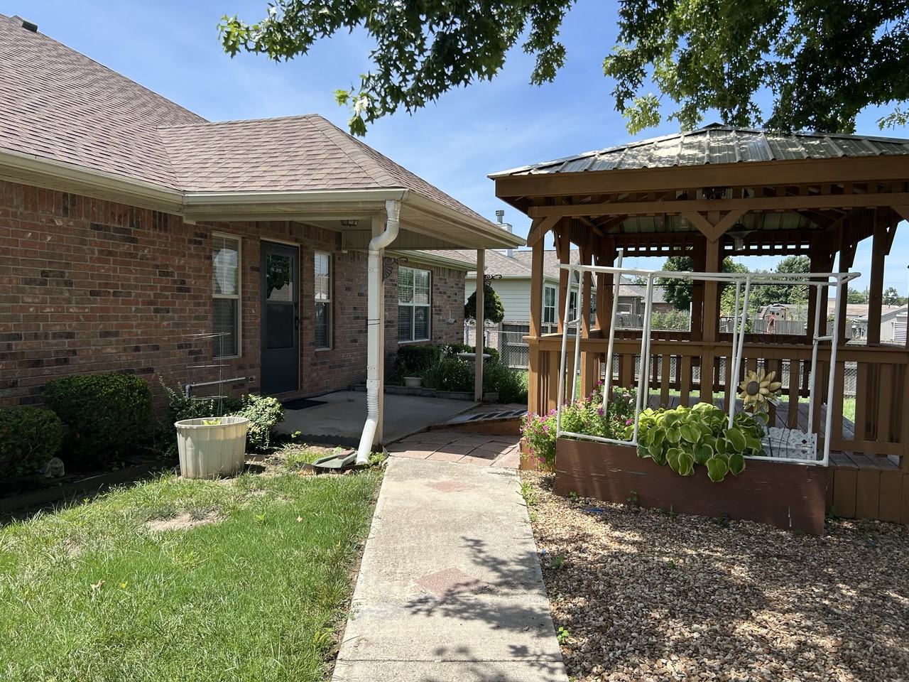 707 E 9th St #NA - Photo 3 of 23