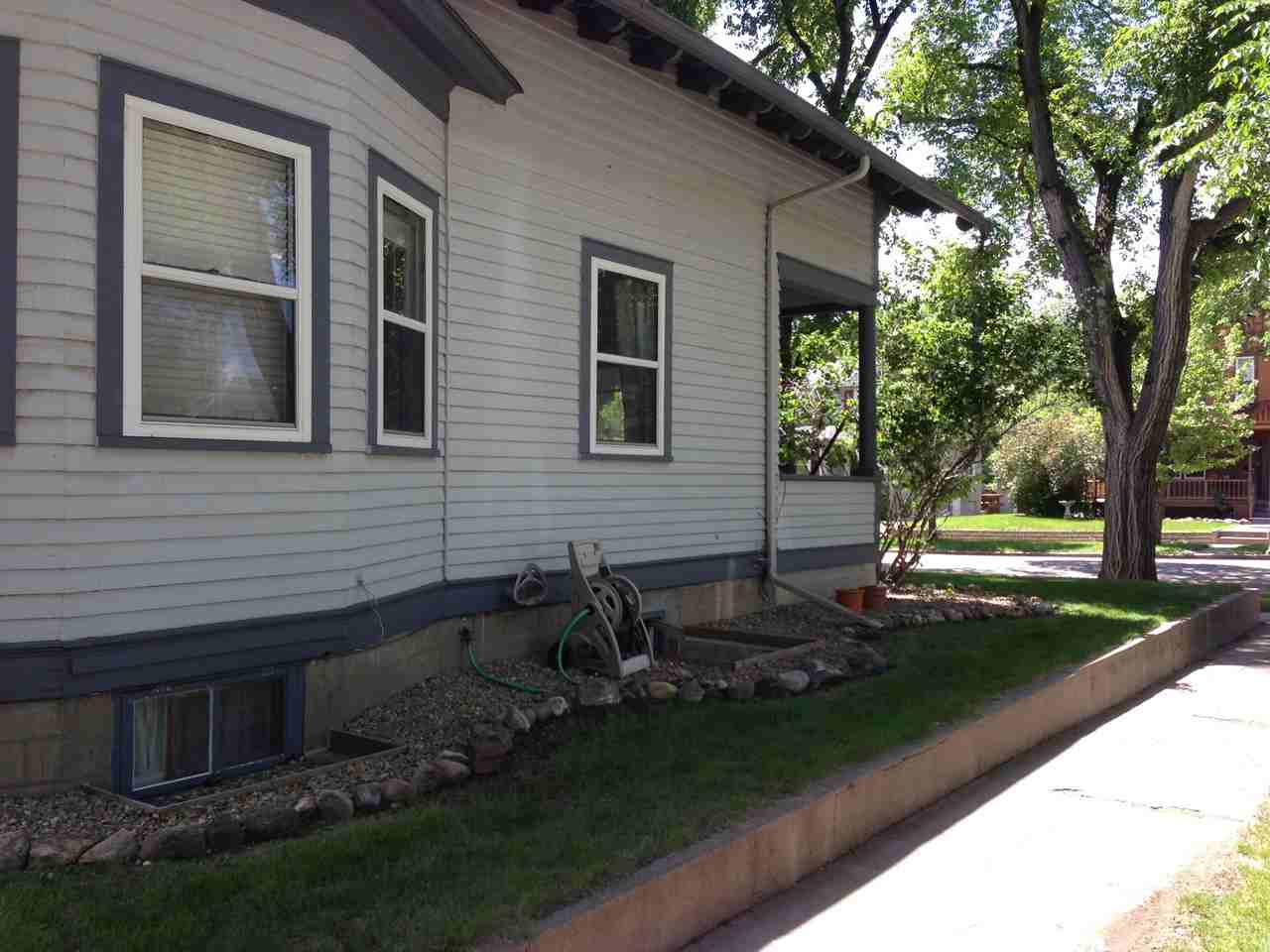 723 N Sixth St - Photo 2 of 7