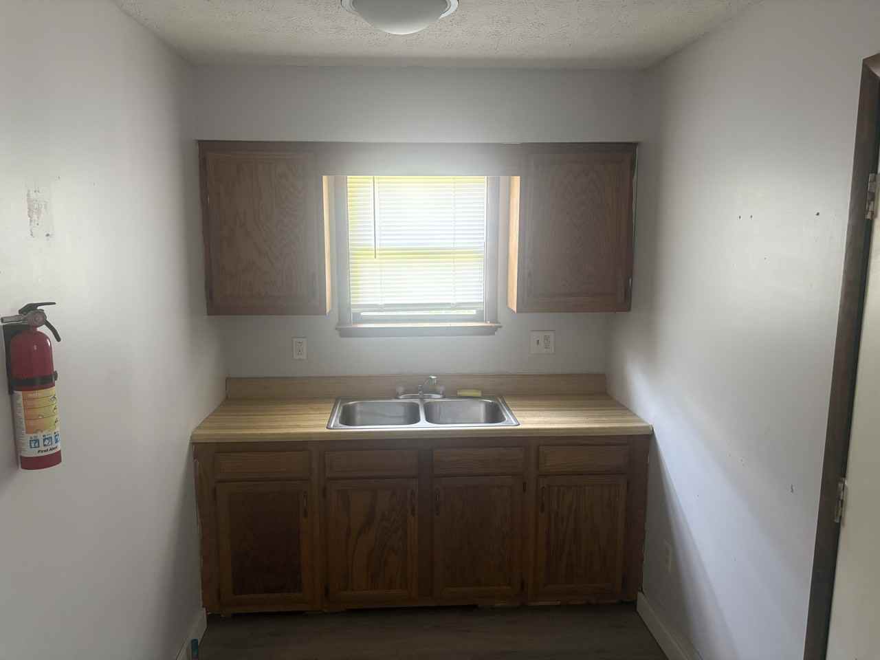 301 Fort St #C - Photo 2 of 5