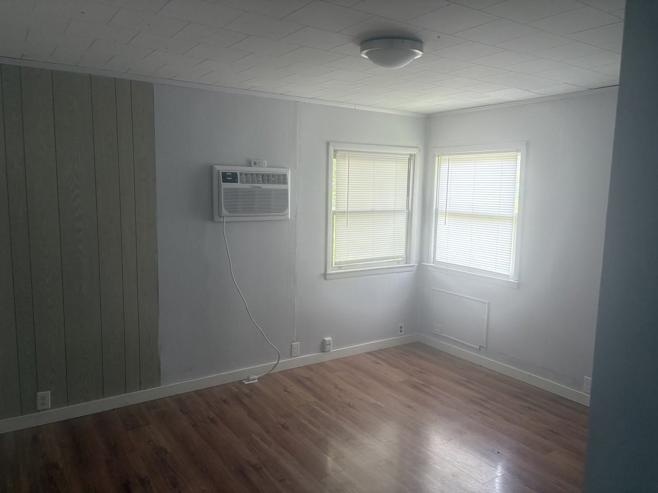 301 Fort St #C - Photo 3 of 5