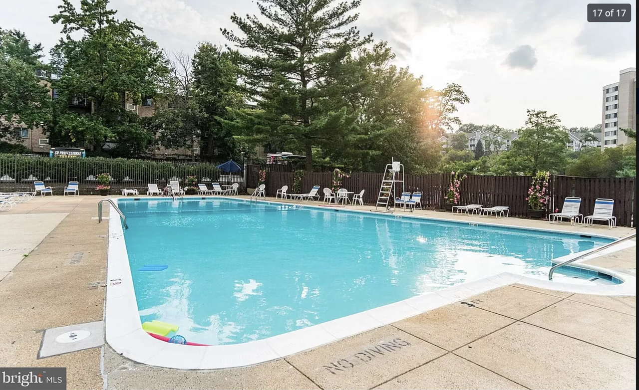 5340 Holmes Run Parkway - Photo 3 of 11