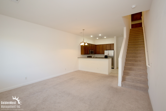 7548 Nicklin St - Photo 2 of 12