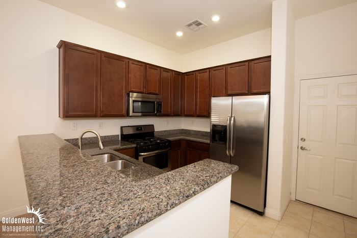 7548 Nicklin St - Photo 3 of 12