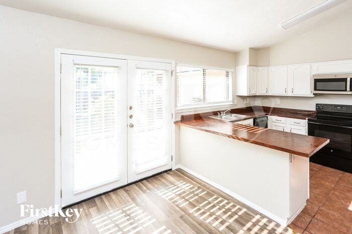 7916 Iola Dr - Photo 3 of 15