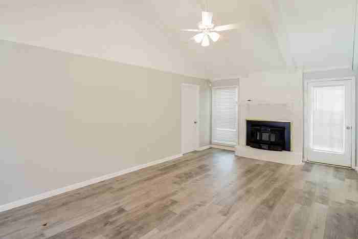 1312 Hampton Dr - Photo 2 of 10