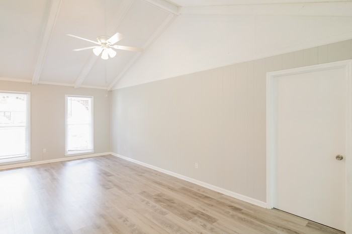 1312 Hampton Dr - Photo 3 of 10