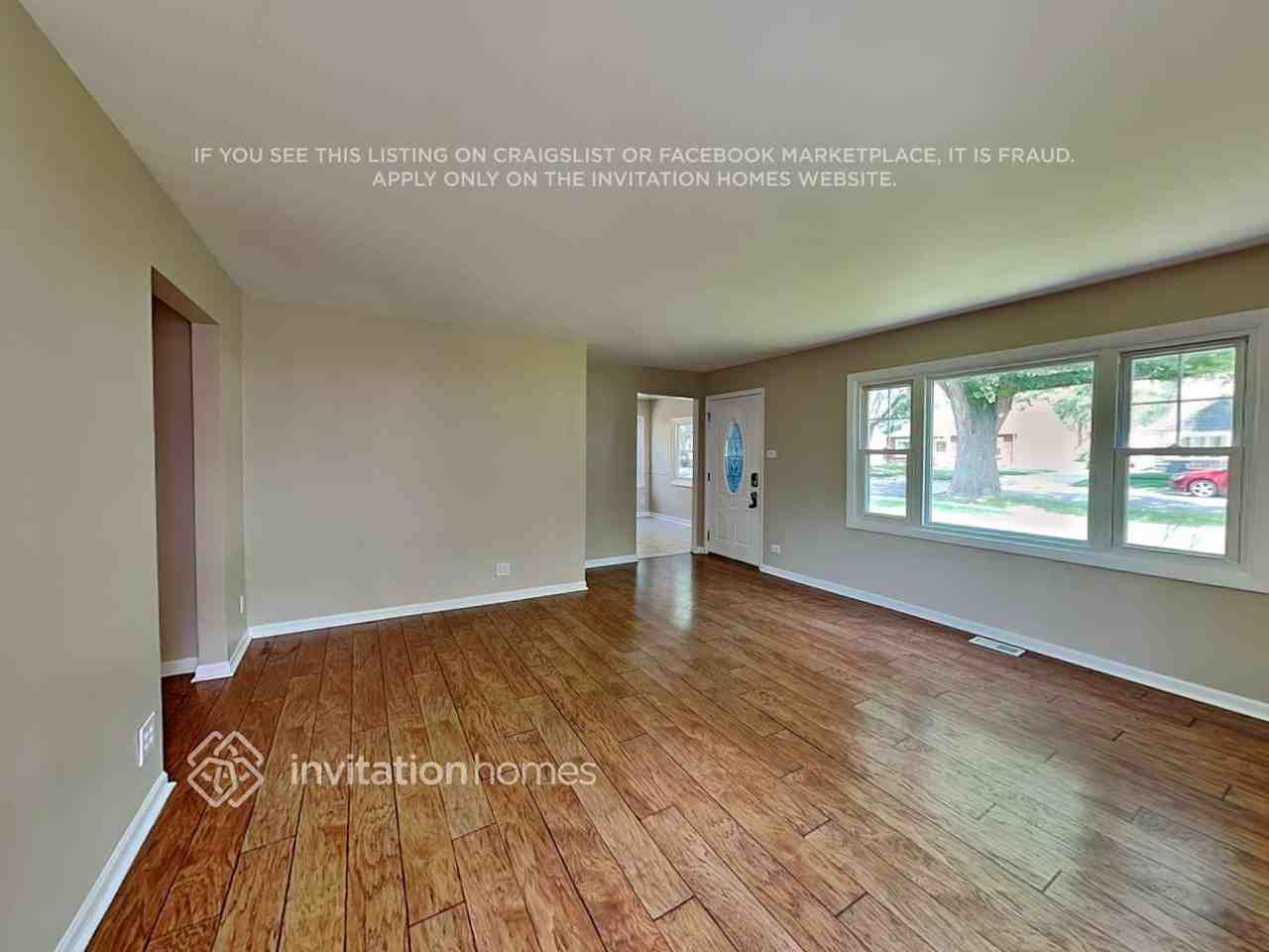 9220 S 49th Ct - Photo 3 of 20