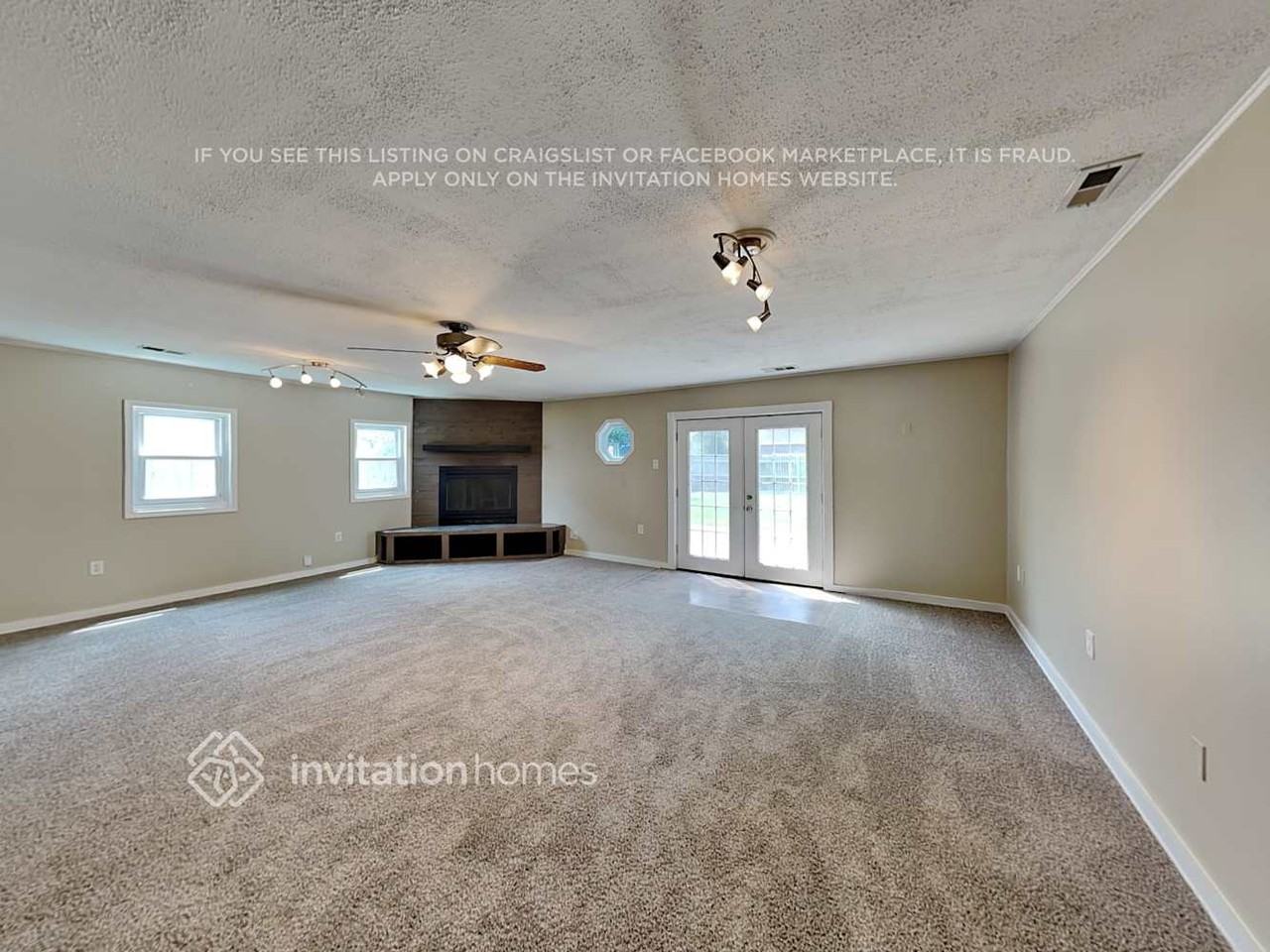 9220 S 49th Ct - Photo 4 of 18