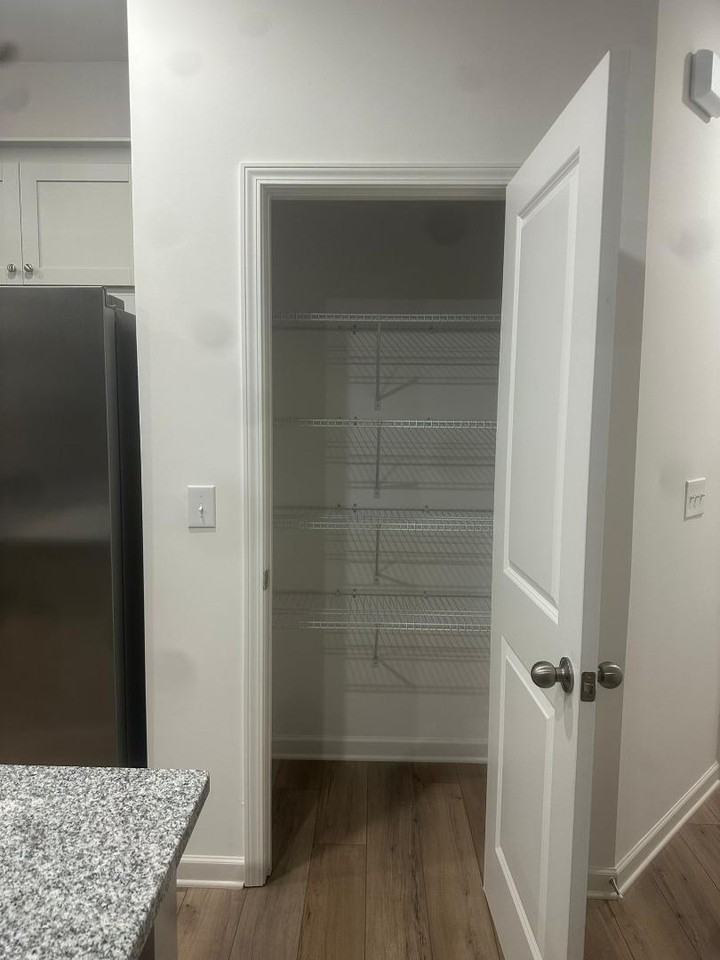 2482 Van Fleet Cir - Photo 7 of 10