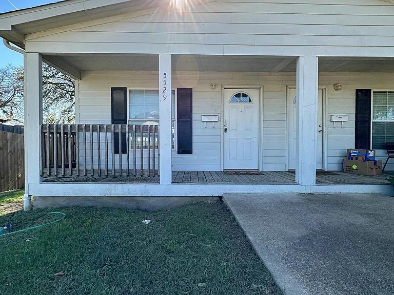 5529 Mesa Cir - Photo 3 of 9