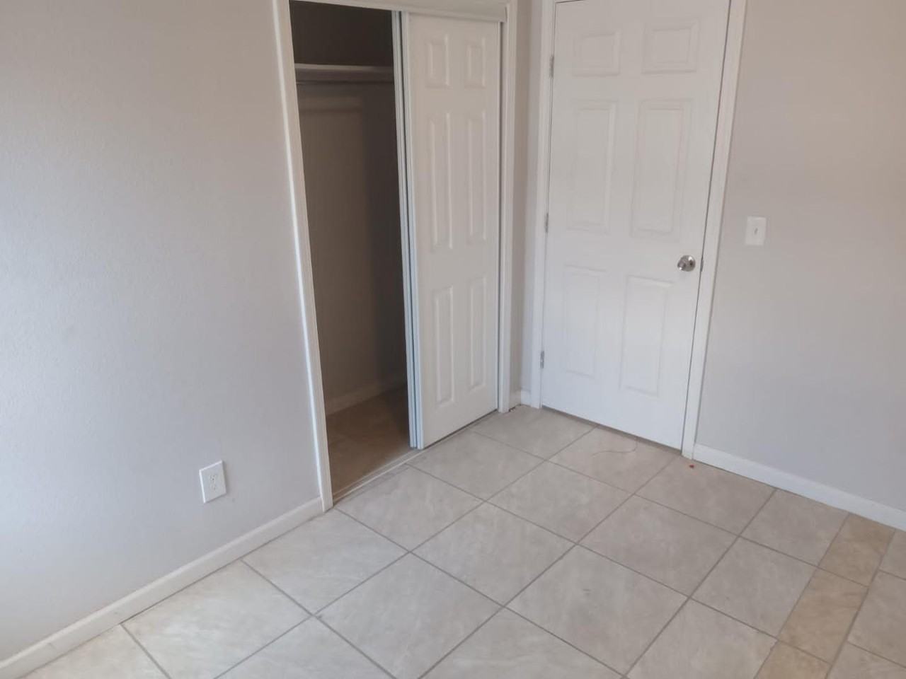 505 W Estes Ave - Photo 2 of 10