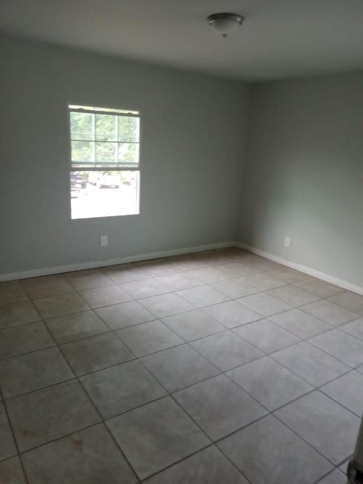 505 W Estes Ave - Photo 7 of 10