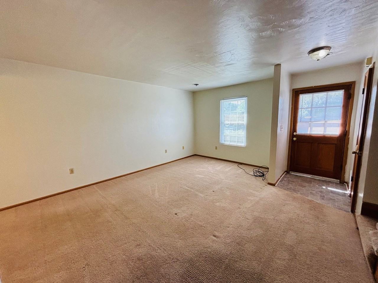 351 New Kent Rd - Photo 5 of 21