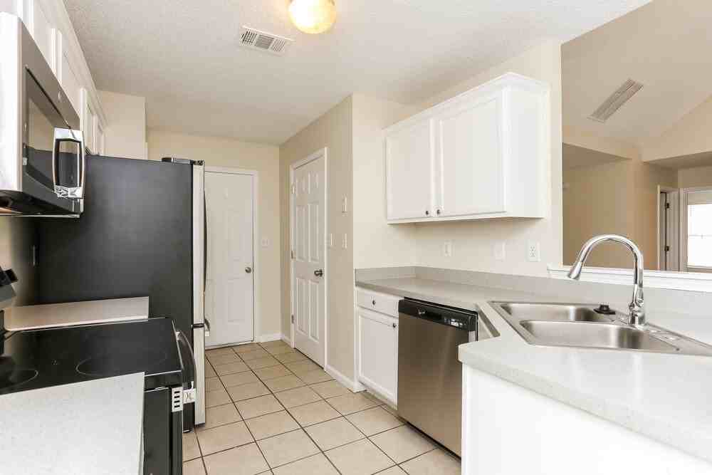 402 Lafayette St - Photo 7 of 16