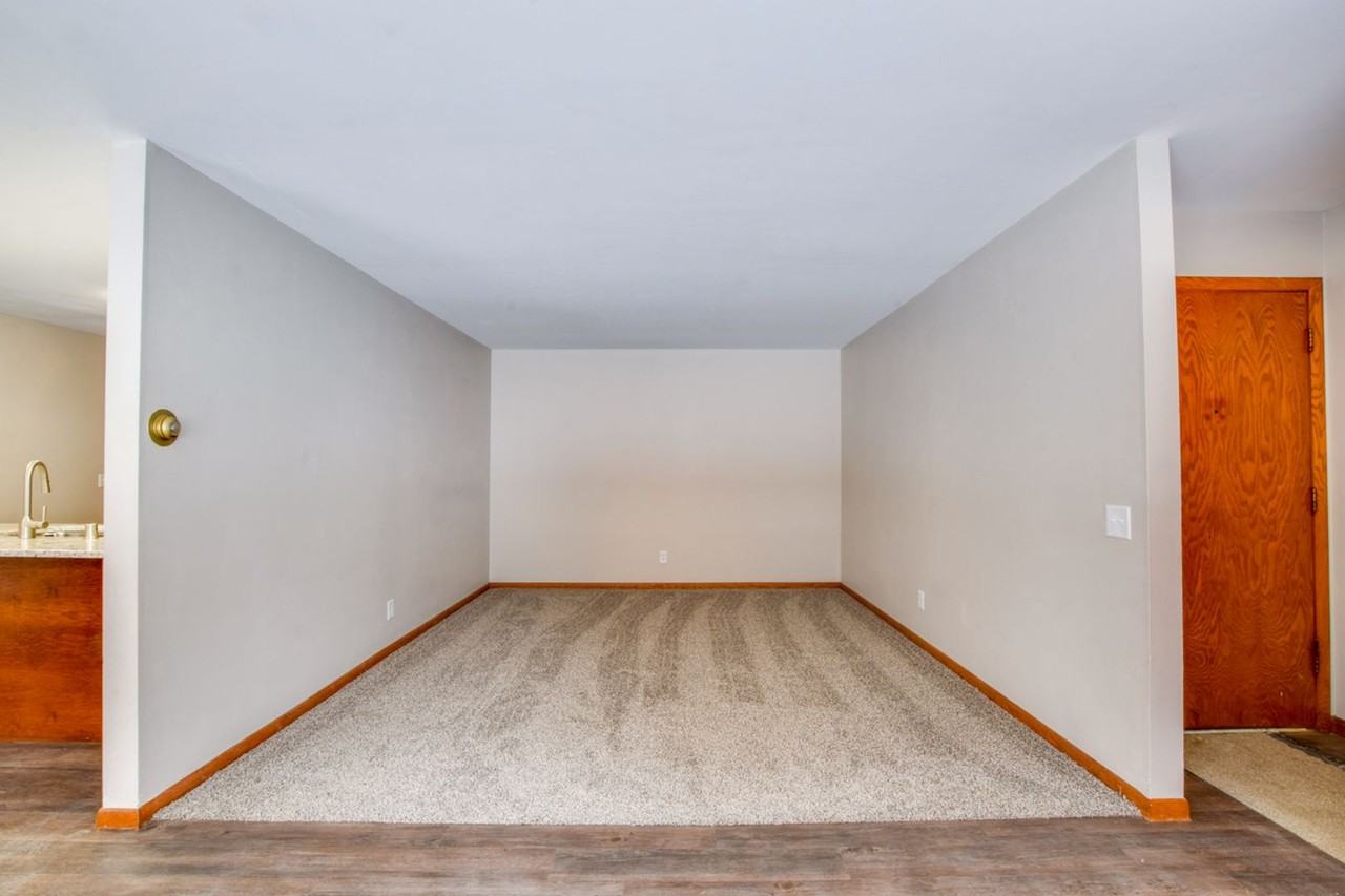 East Gate Monona - Photo 3 of 10