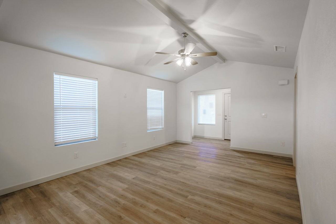 8013 Date Ave - Photo 3 of 16
