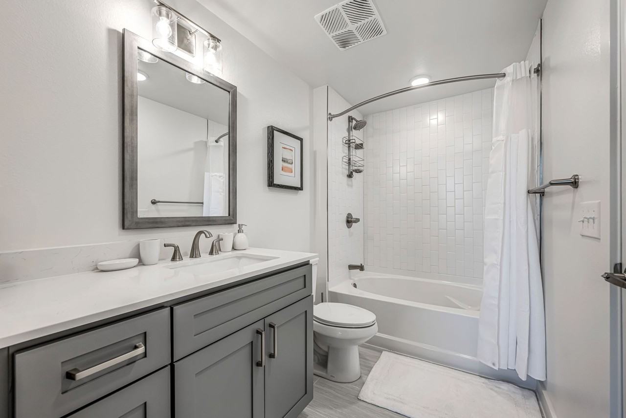 East 9th Apartments - Photo 5 of 24