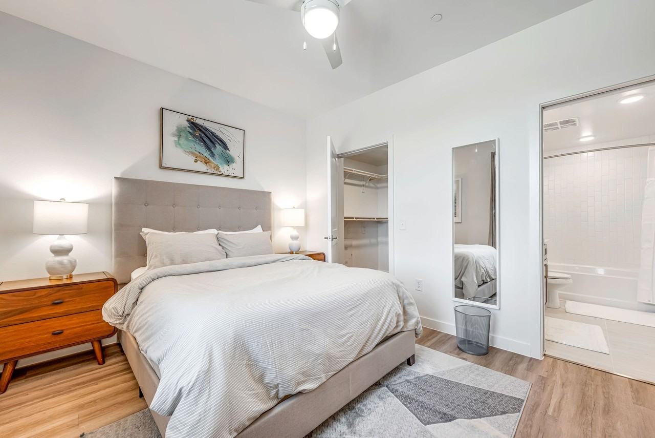 East 9th Apartments - Photo 6 of 24