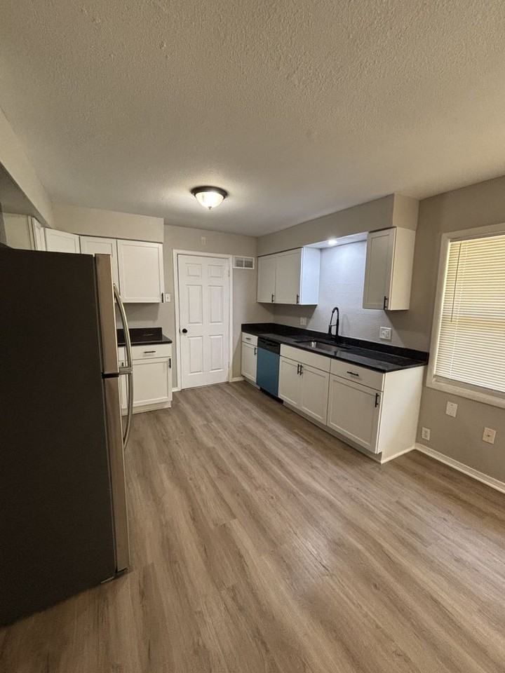 10802 Bristol Ter - Photo 2 of 23