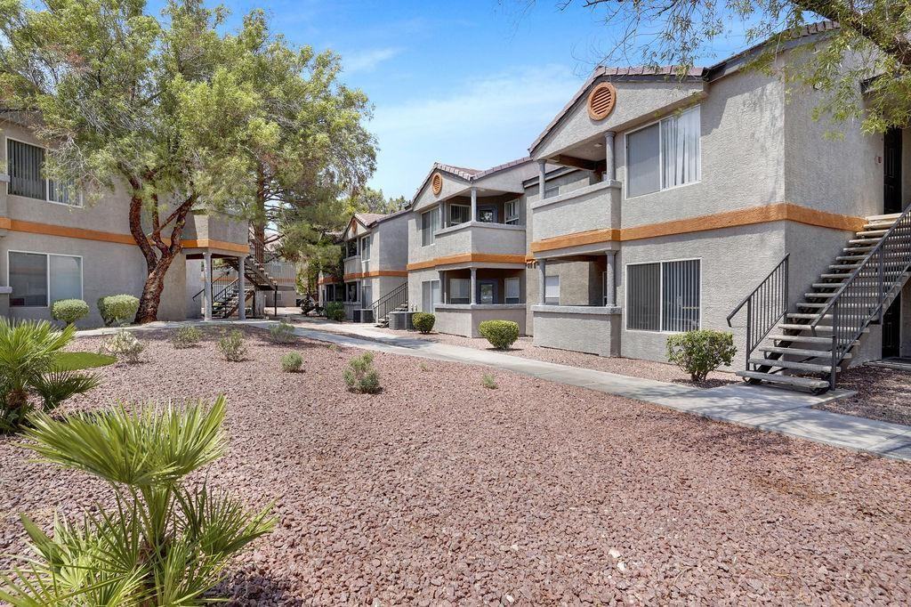 2051 N Torrey Pines Dr - Photo 7 of 22