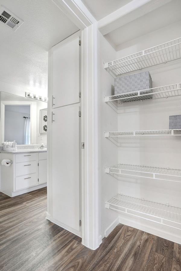 2051 N Torrey Pines Dr - Photo 2 of 22