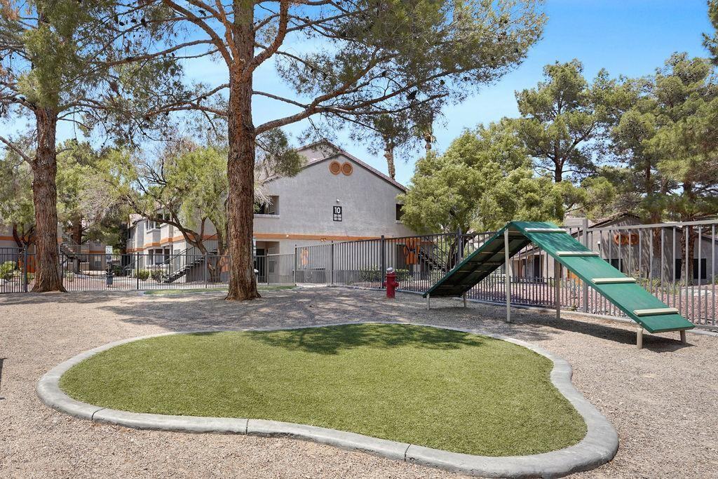 2051 N Torrey Pines Dr - Photo 2 of 22