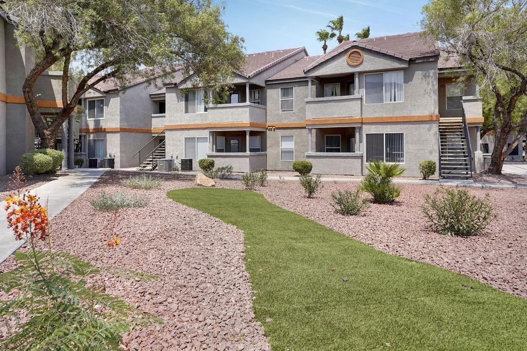 2051 N Torrey Pines Dr - Photo 4 of 22