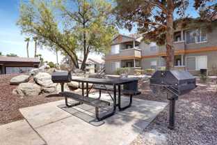 2051 N Torrey Pines Dr - Photo 1 of 1