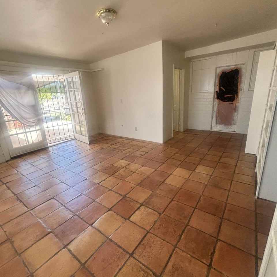 1409 S Mill - Photo 2 of 24