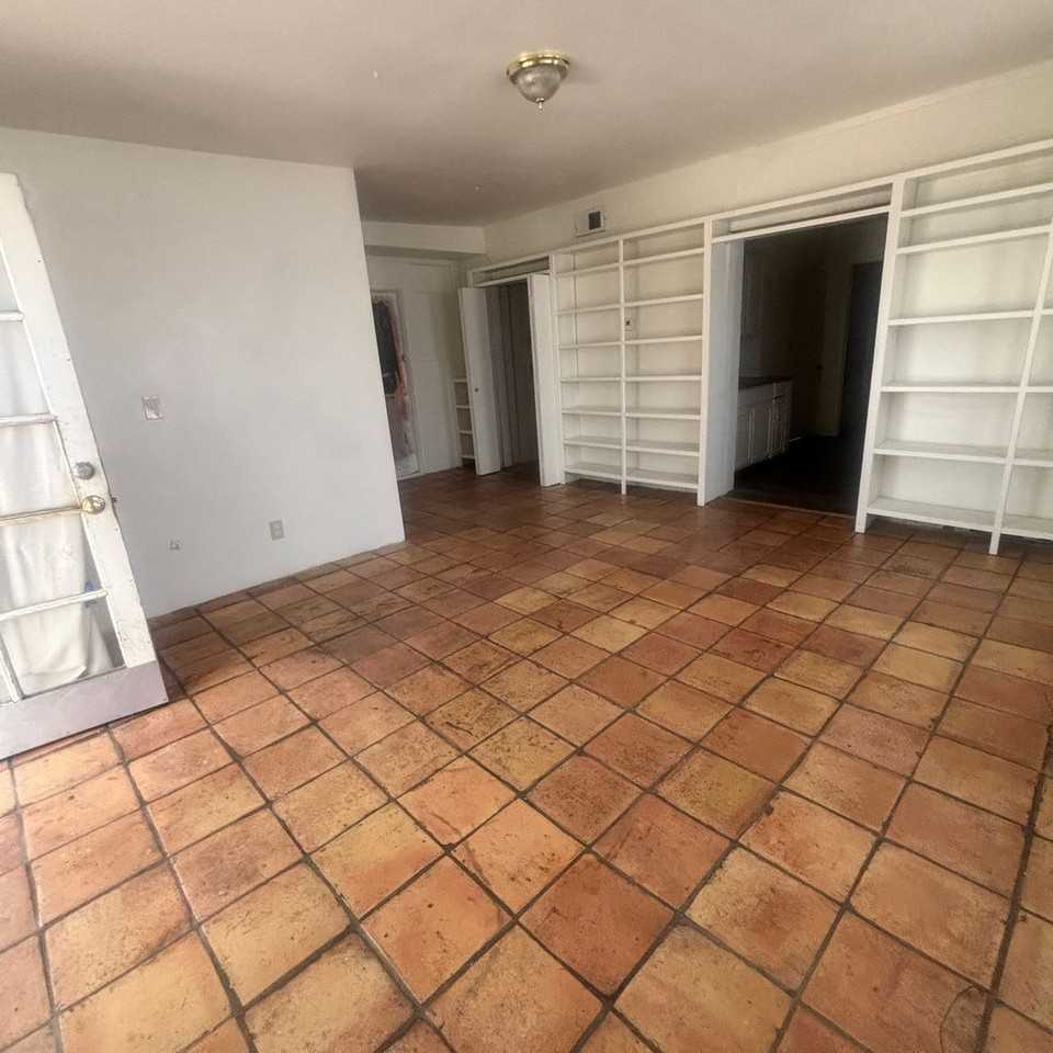 1409 S Mill - Photo 3 of 24