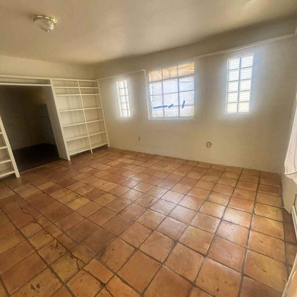 1409 S Mill - Photo 4 of 24