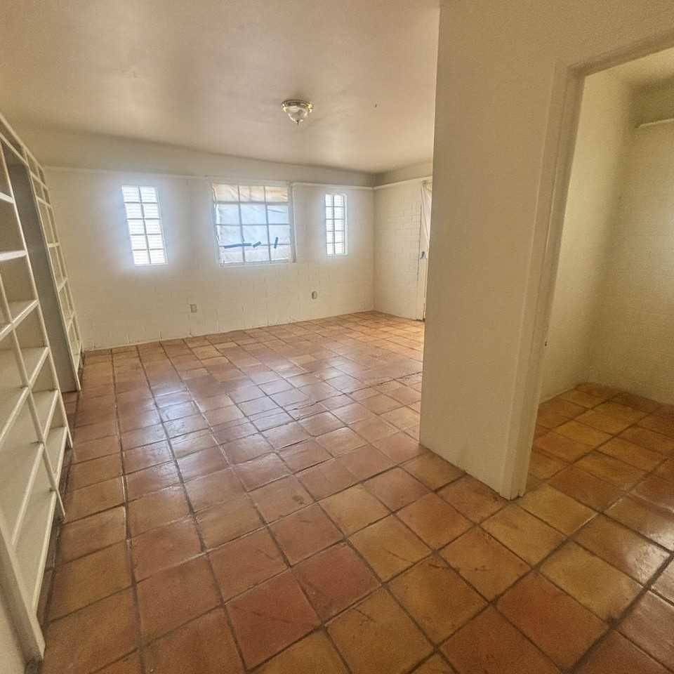 1409 S Mill - Photo 5 of 24