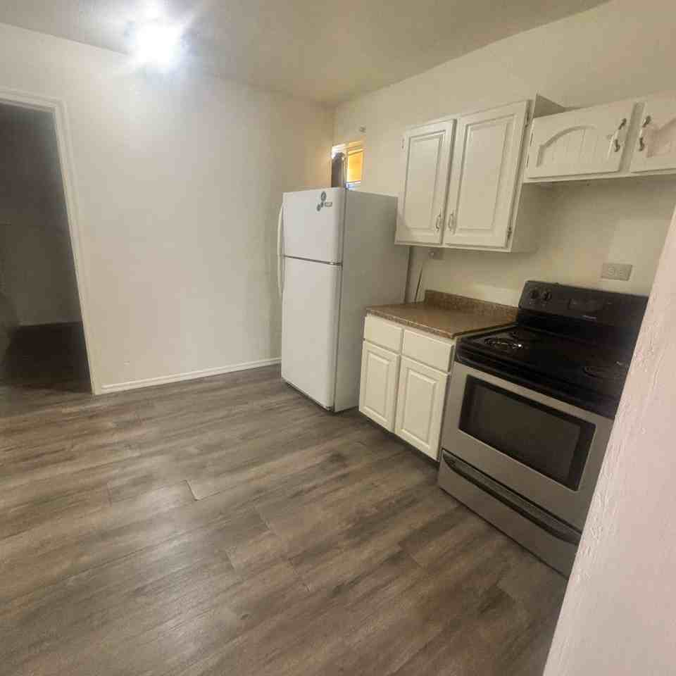 1409 S Mill - Photo 7 of 24