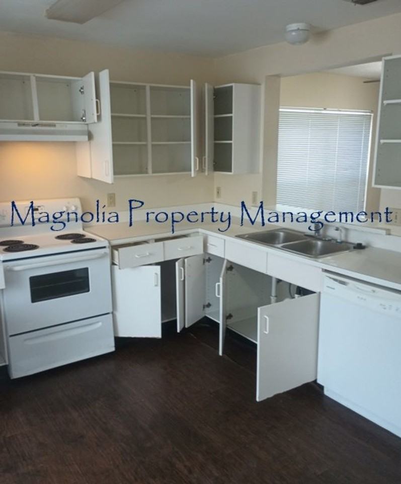 1070 Martin Boulevard - Photo 7 of 16